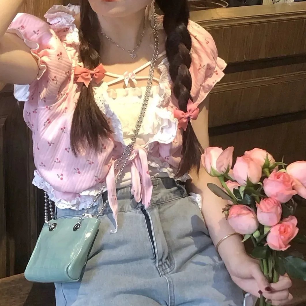 她背后的那双手